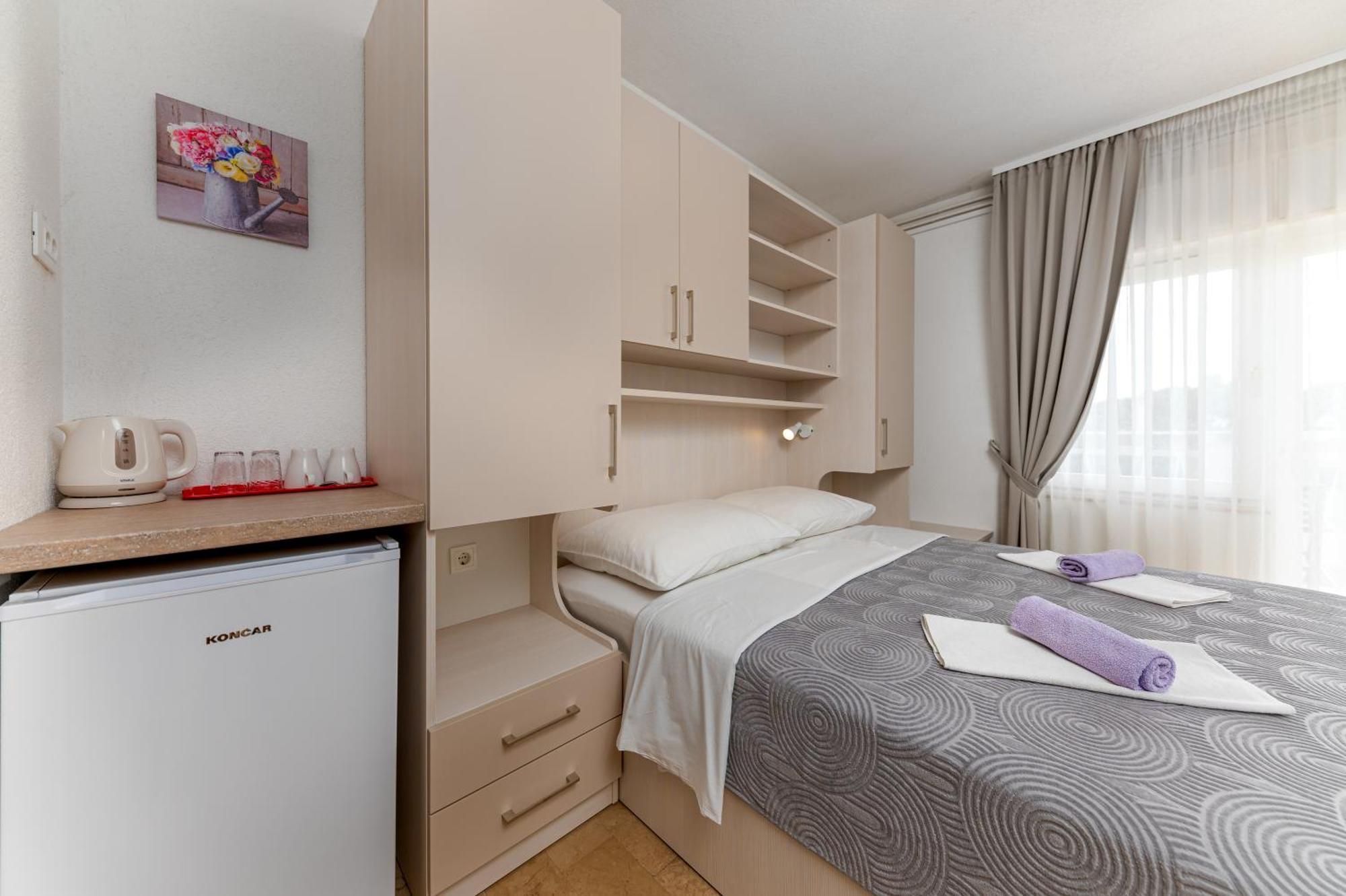 Bed And Breakfast Ivona Baška Voda Quarto foto