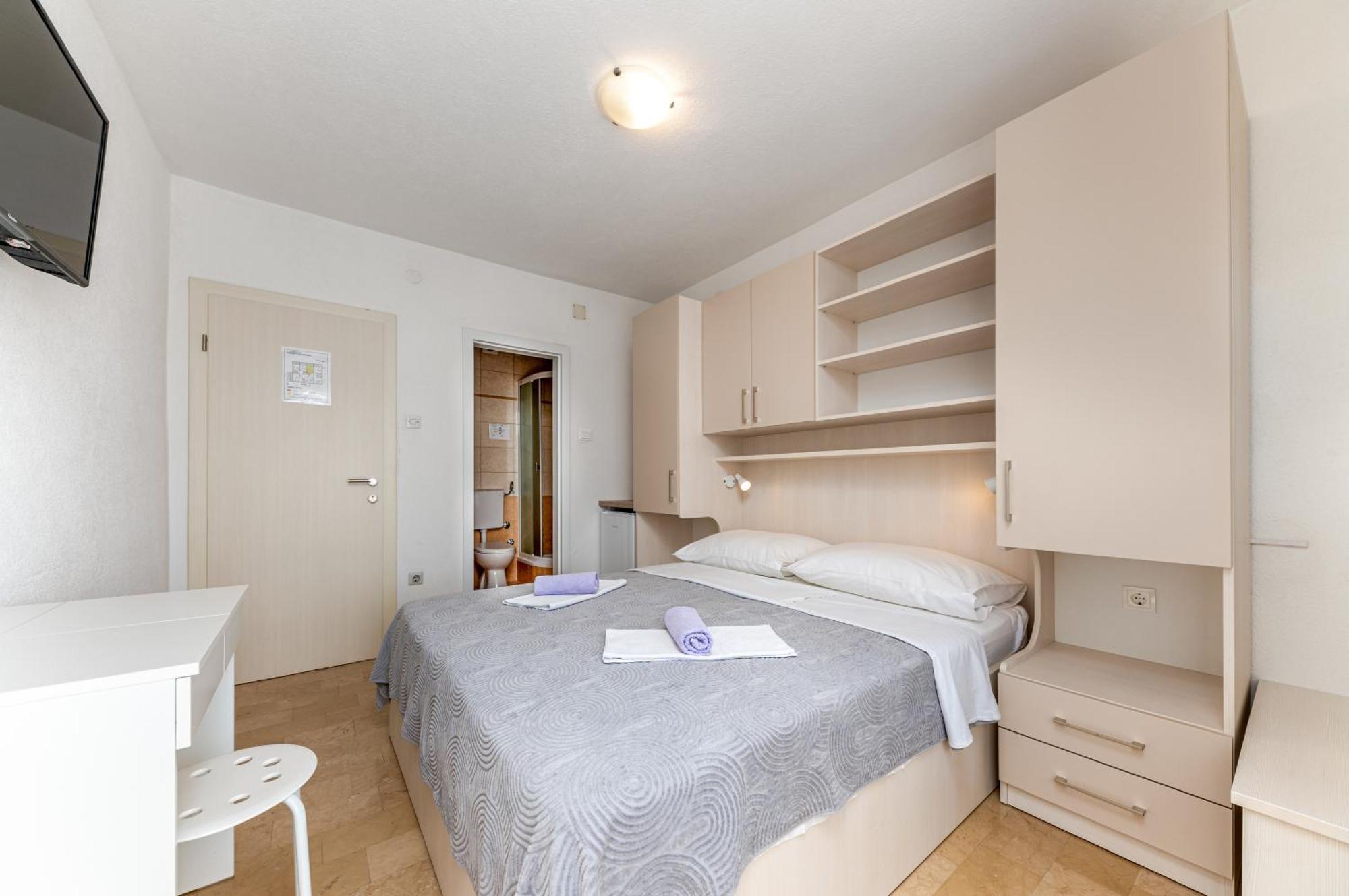 Bed And Breakfast Ivona Baška Voda Quarto foto