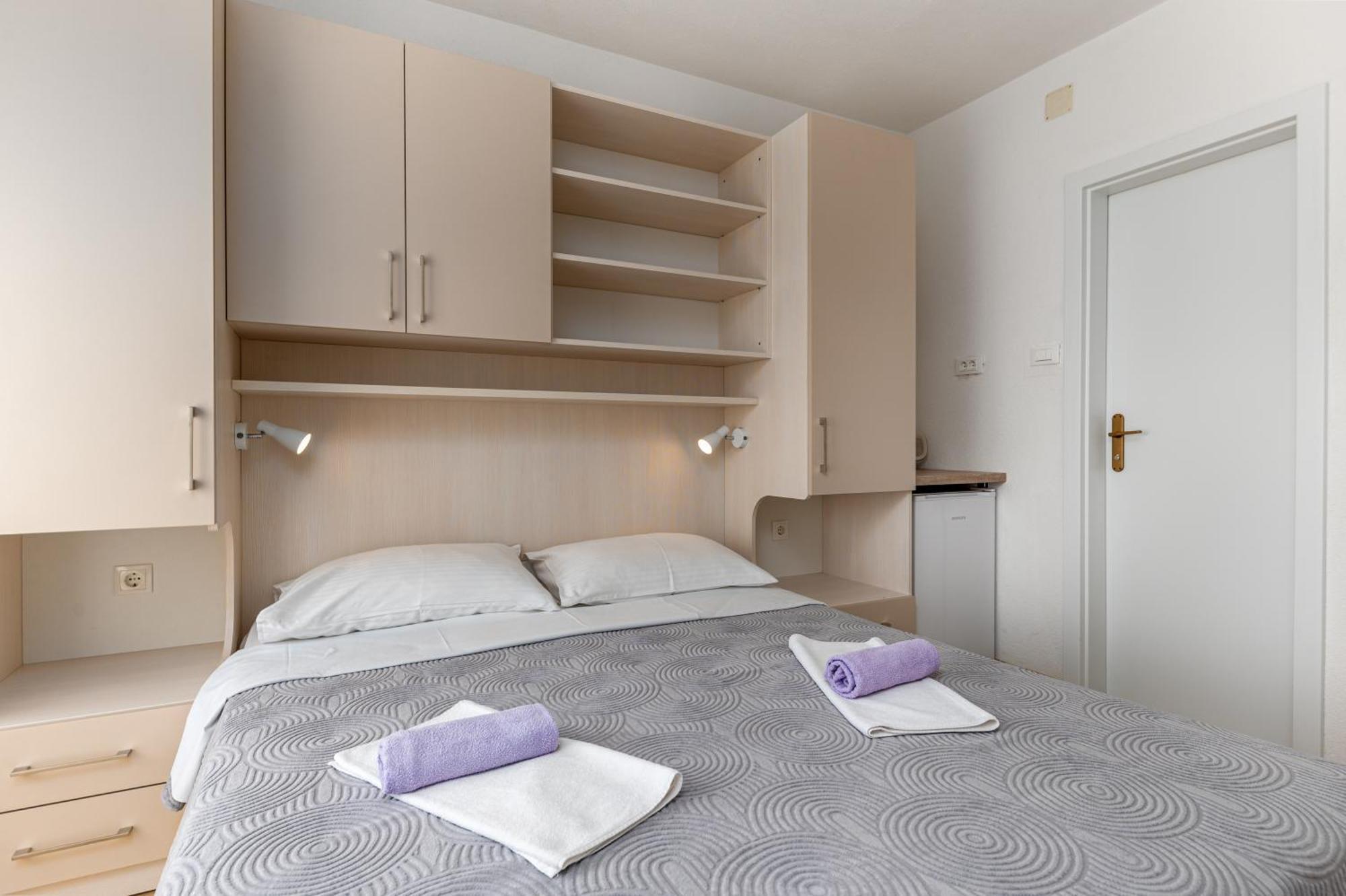 Bed And Breakfast Ivona Baška Voda Quarto foto